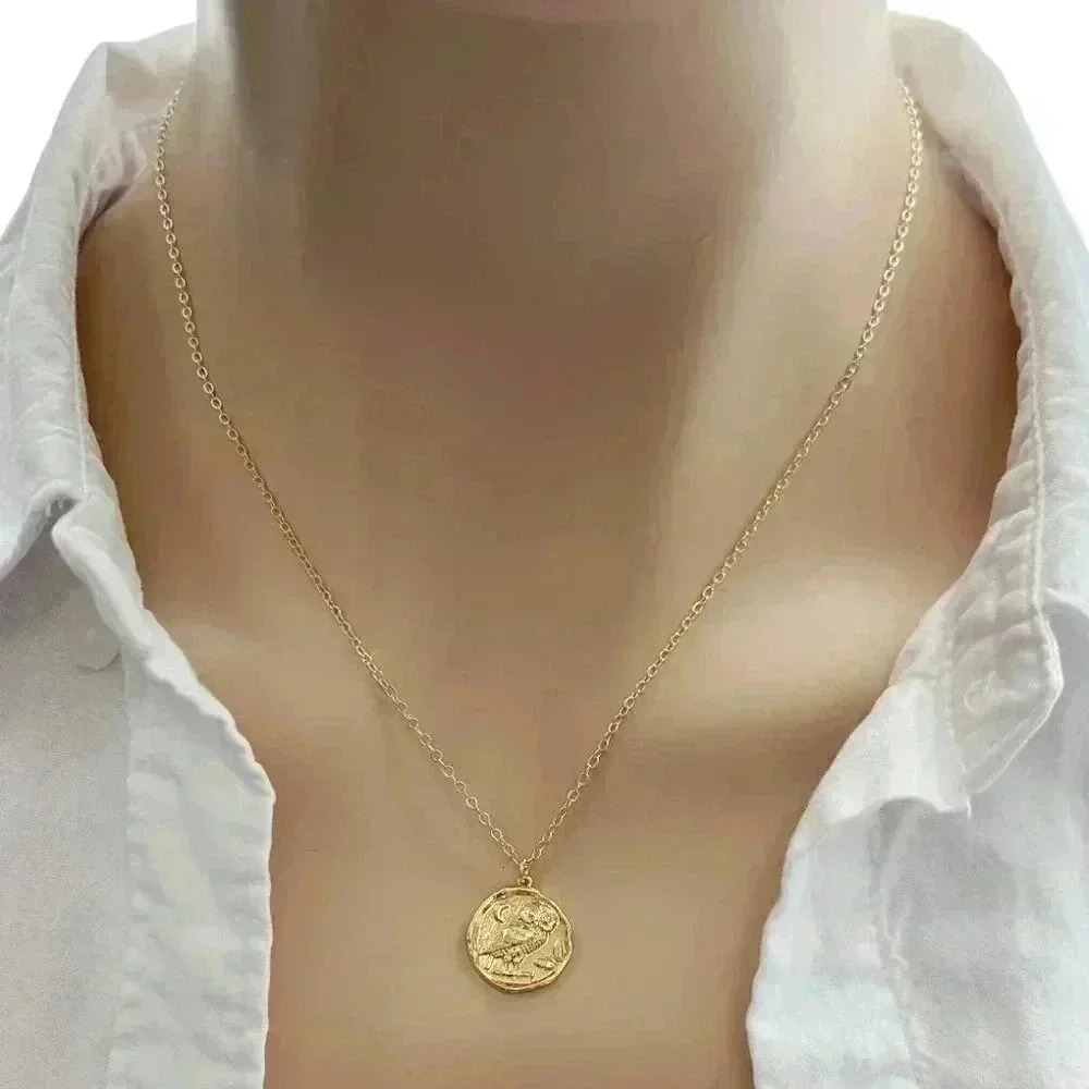 Gold coin owl necklace necklace Athena dainty minimalist jewelry - Picture 2 of 12